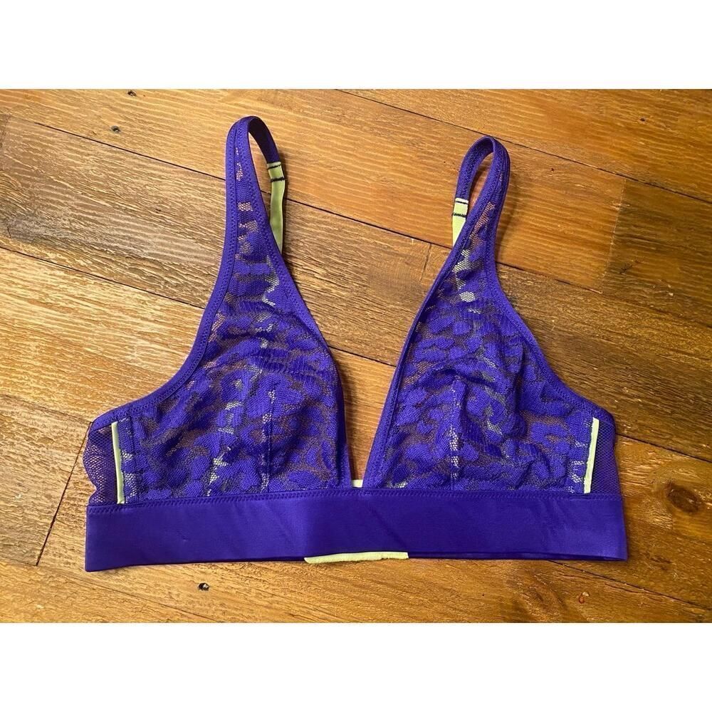 Victoria’s Secret Small Very Sexy Bralette Bra Purple V-Neck Lace